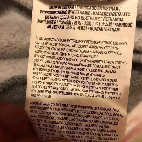 Vans zip up hoodie with front pockets. Size XS - Picture 9 of 9